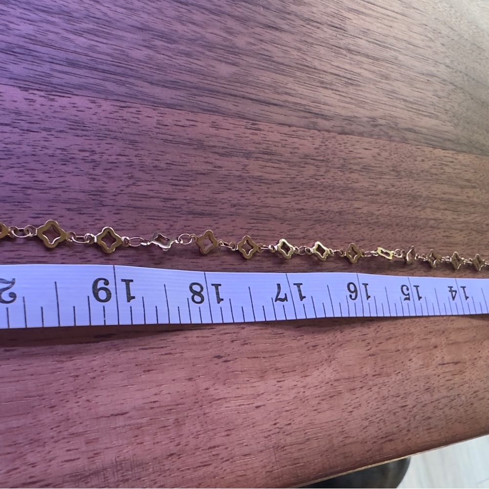 Step out in style with this timeless Clover & Flower triple set. - Picture 7 of 16